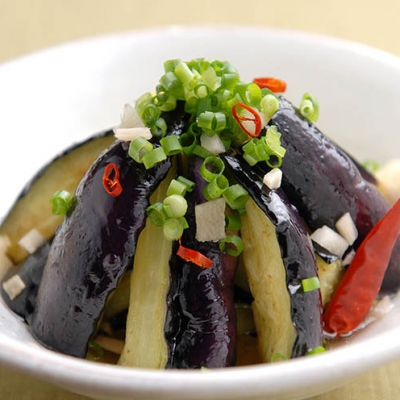 揚げ茄子のニンニクソースかけ